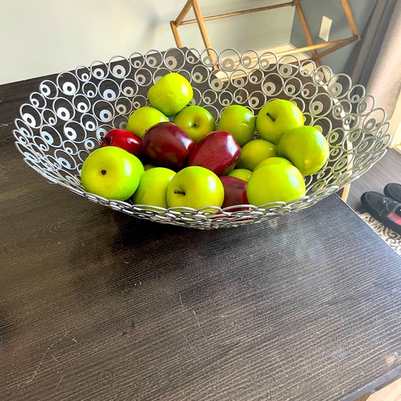 Large display bowl with apples. - Picture 1 of 3